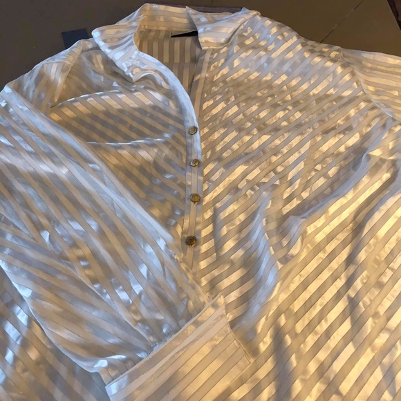 FASHION BUG gorgeous blouse with gold pinstripe - Picture 2 of 5